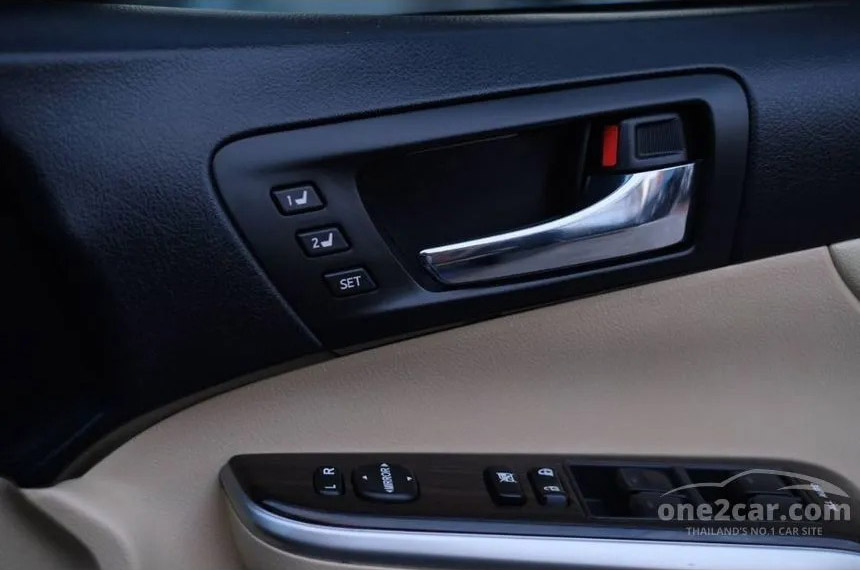 Toyota Camry 2.5 (ปี 12-18) Hybrid Sedan 2016